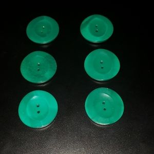 6 vintage bakelite buttons